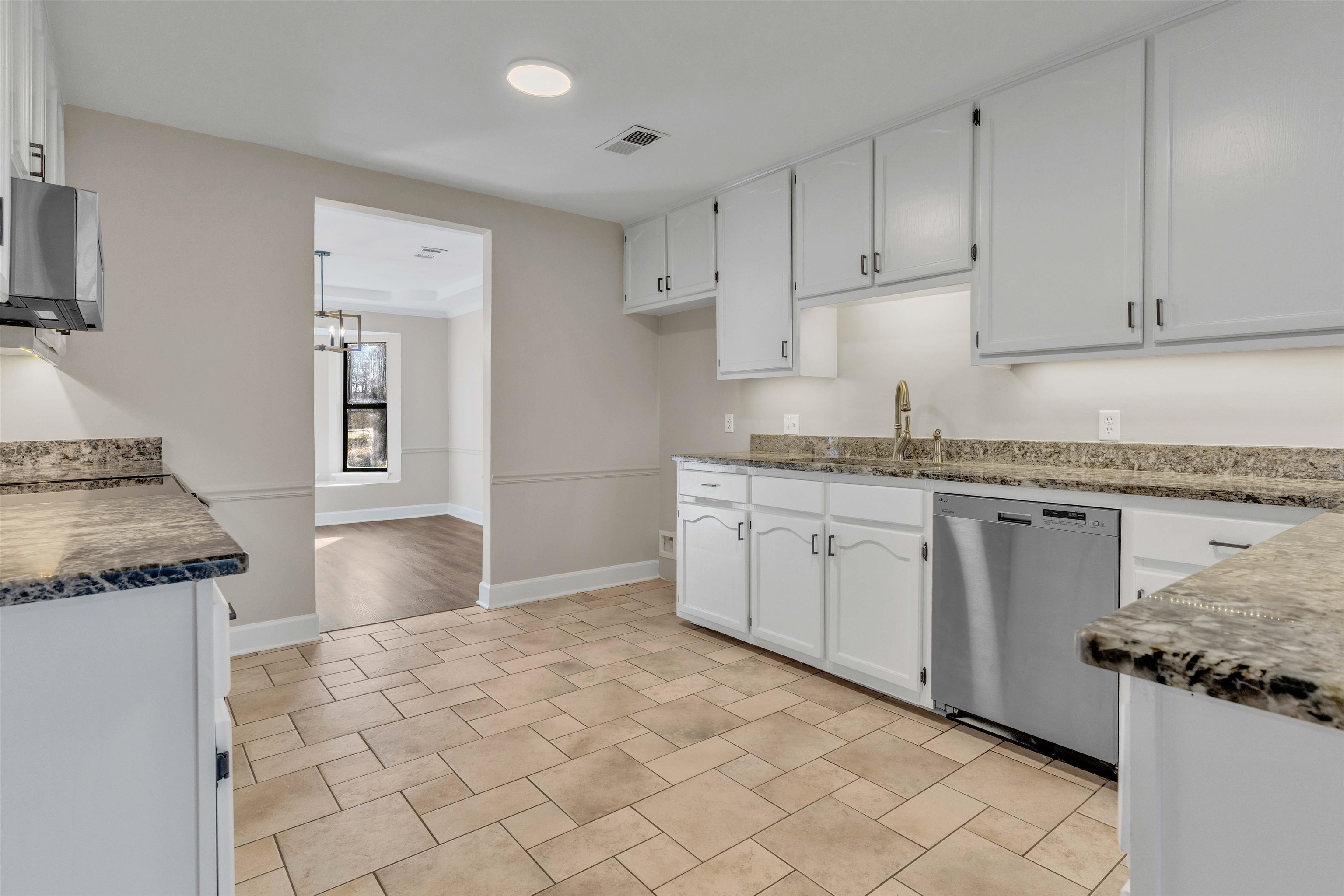 310 Walnut Bend Road Arlington, TN 38002 - Photo 5 of 40 a kitchen with stainless steel appliances granite countertop a sink and cabinets