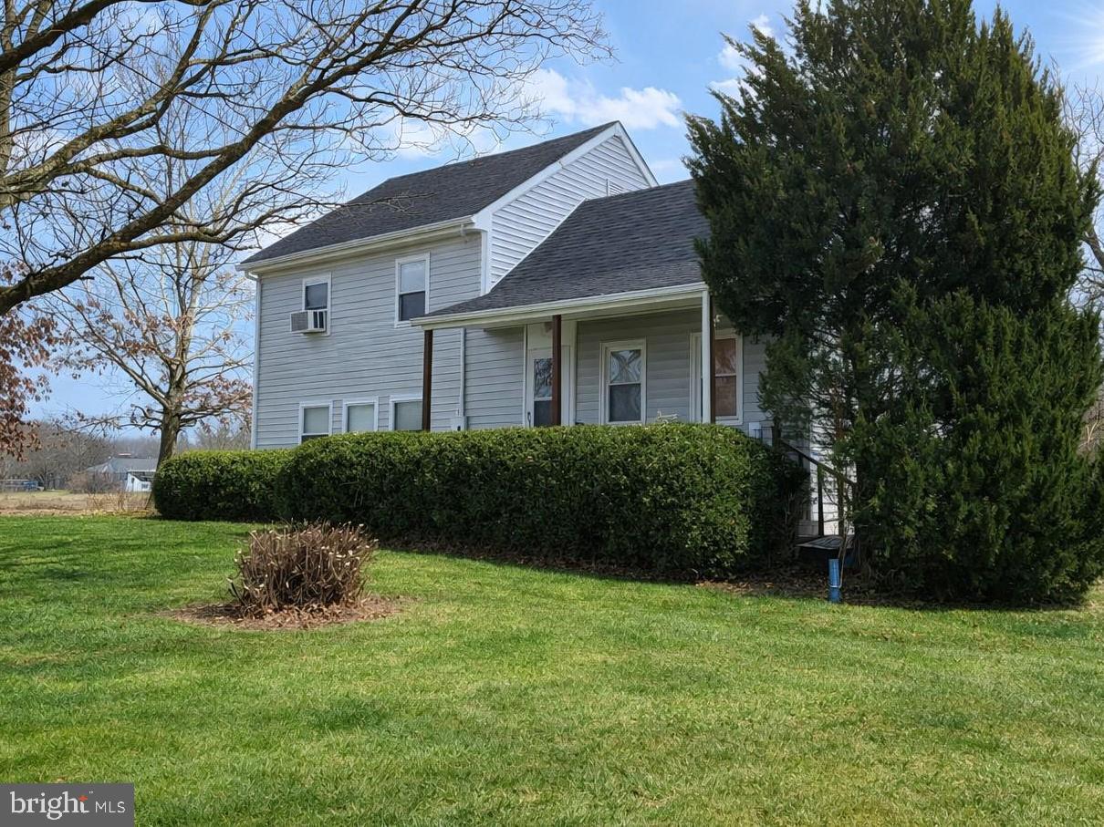 a view of a house with a backyard