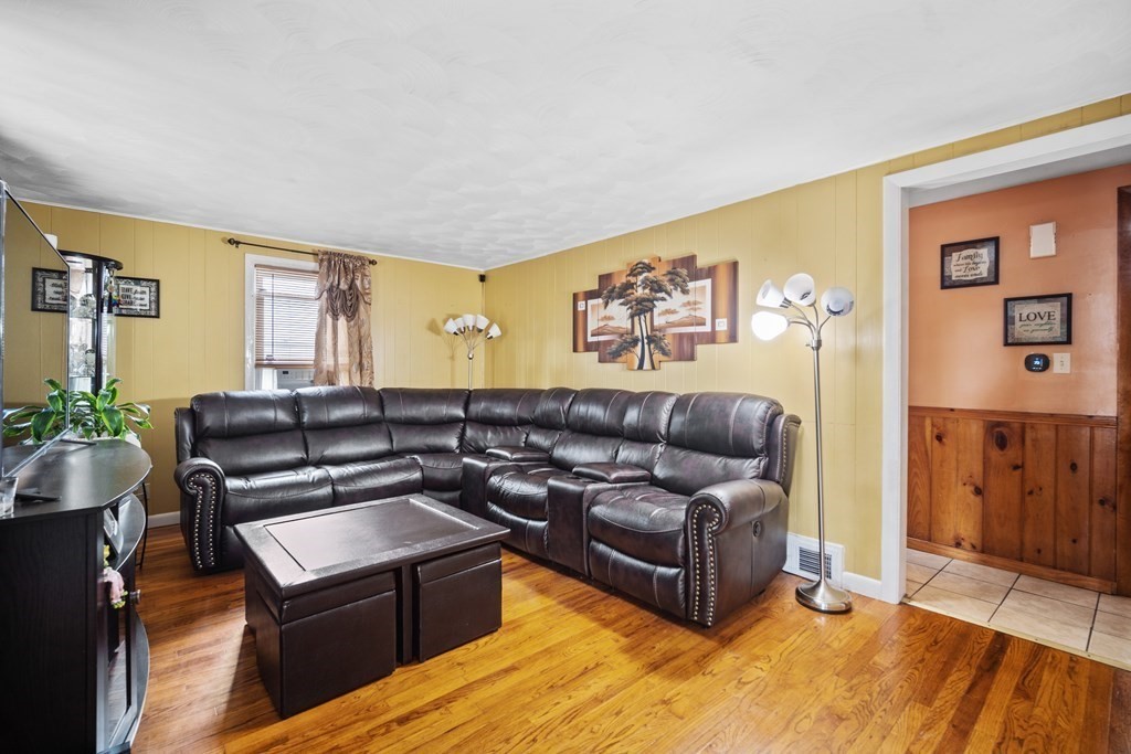 72 Curve Street Springfield, MA 01104 - Photo 2 of 16 Gallery Image 2