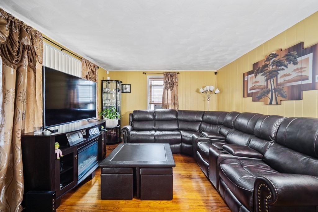 72 Curve Street Springfield, MA 01104 - Photo 3 of 16 Gallery Image 3