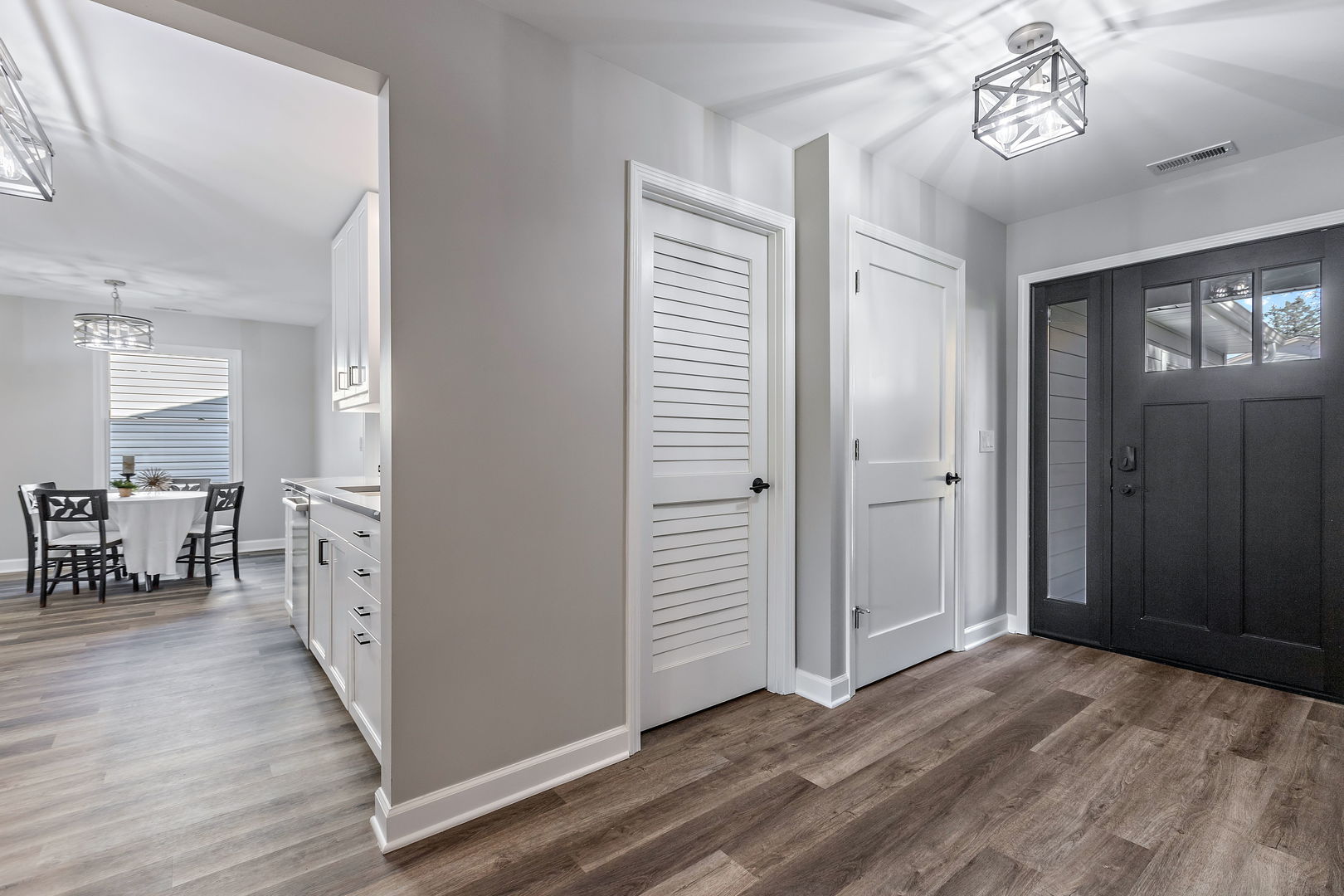 1044 Greenridge Road Buffalo Grove, IL 60089 - Photo 2 of 19 a view of a hallway with dining room