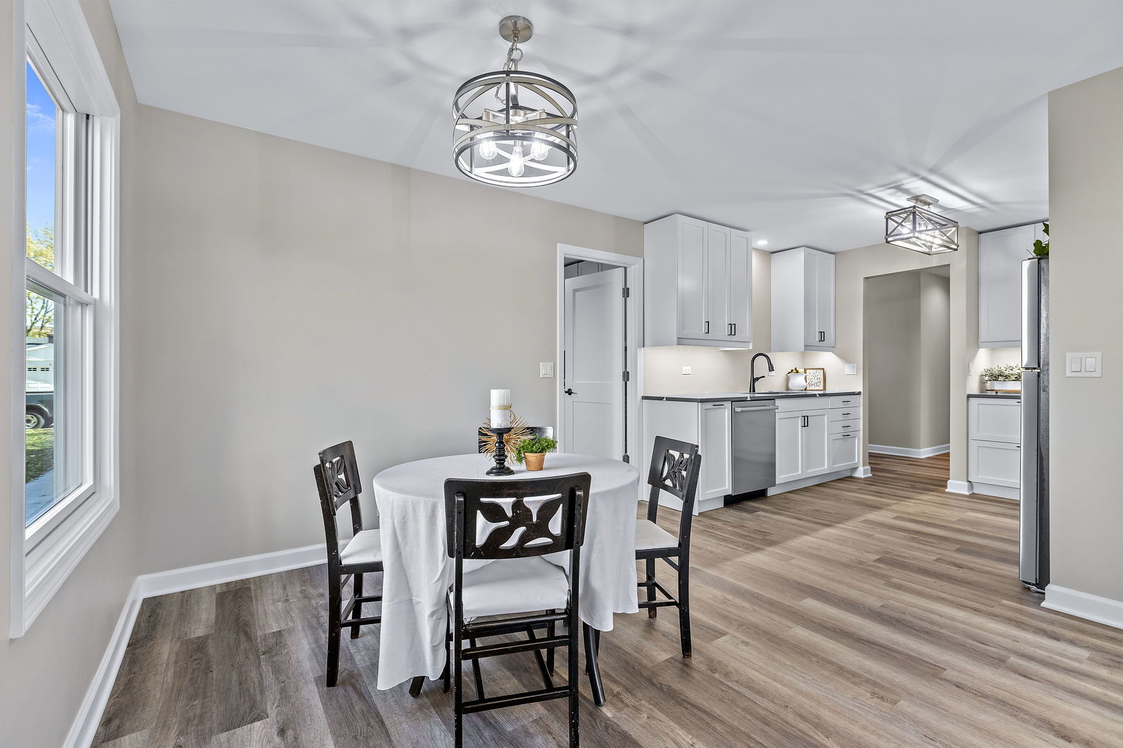 1044 Greenridge Road Buffalo Grove, IL 60089 - Photo 5 of 19 a view of a dining room with furniture and wooden floor