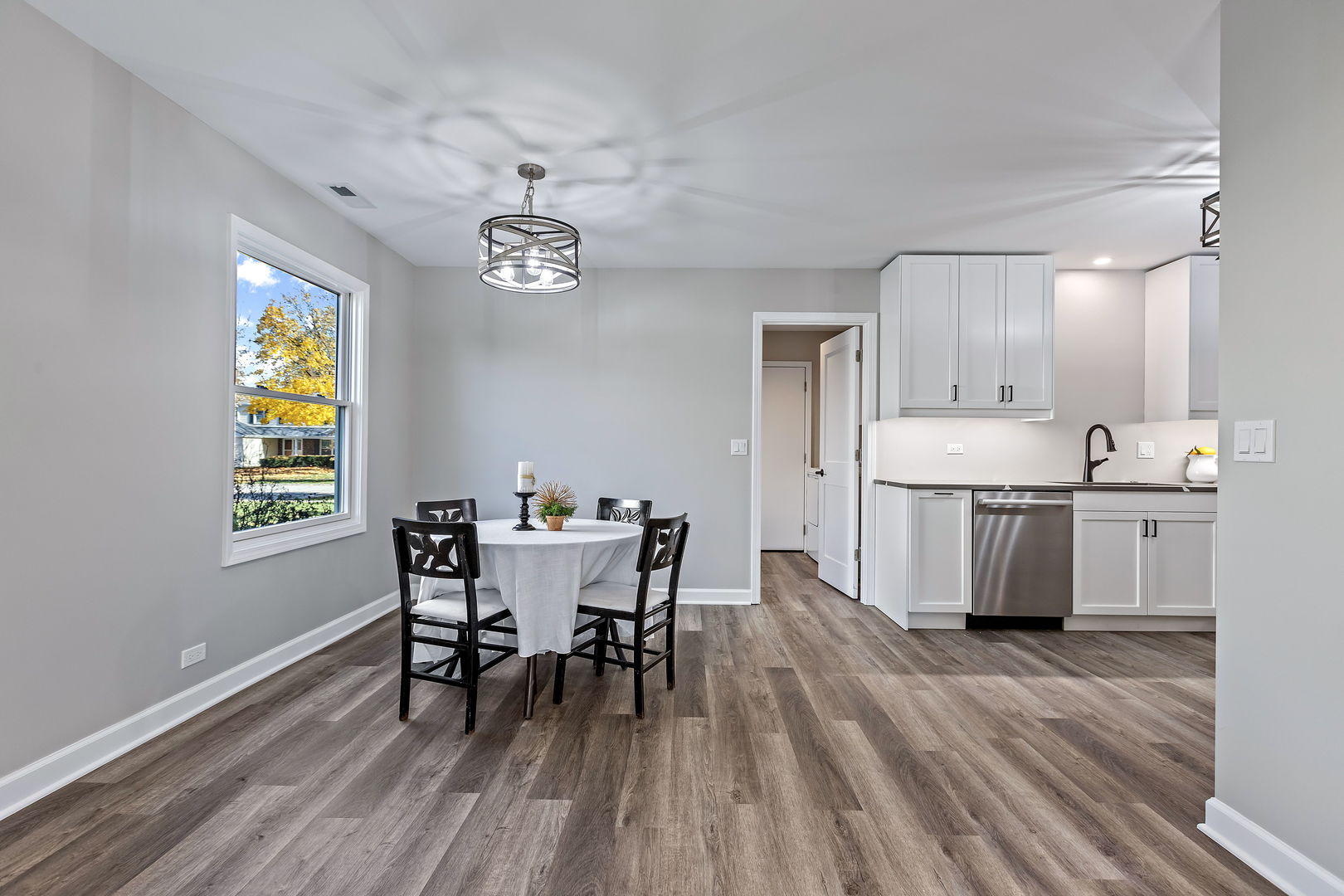 1044 Greenridge Road Buffalo Grove, IL 60089 - Photo 6 of 19 a view of a dining room with furniture and wooden floor