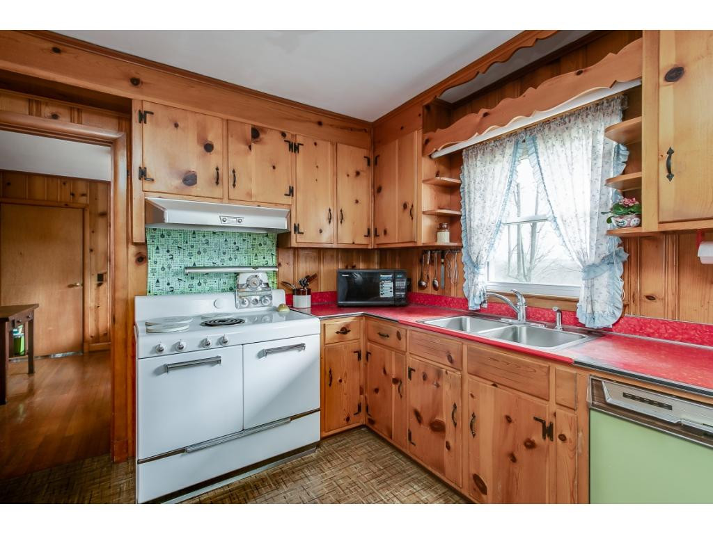 4849 Edens View Road Kingsport, TN 37664 - Photo 12 of 31 Good Natural Lighting