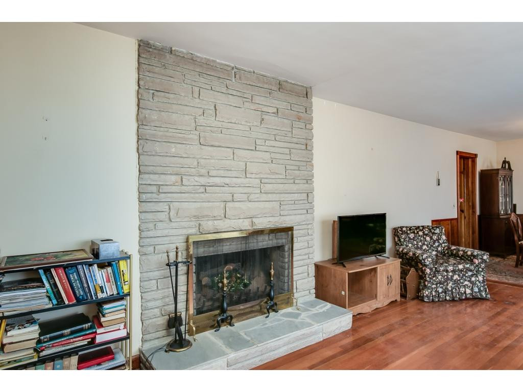 4849 Edens View Road Kingsport, TN 37664 - Photo 6 of 31 Living Room Fireplace