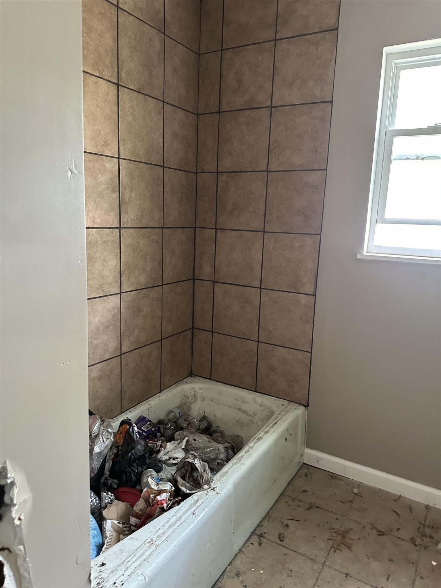 3076 St Croix Place, Unit 92 Memphis, TN 38127 - Photo 11 of 13 a bathroom with a bathtub