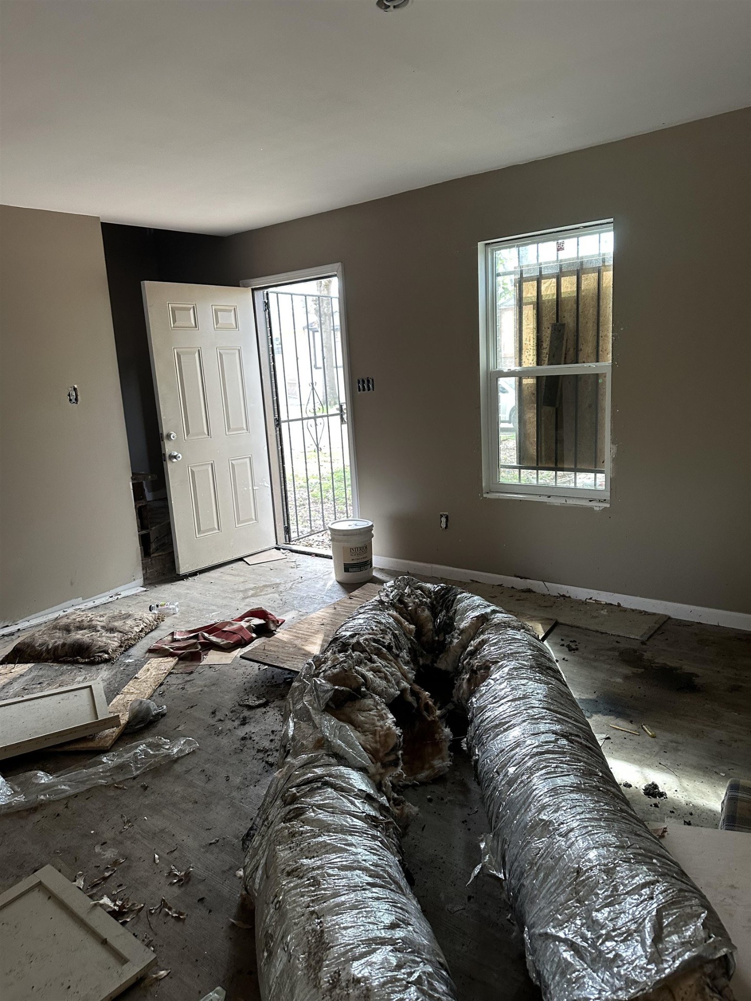 3076 St Croix Place, Unit 92 Memphis, TN 38127 - Photo 6 of 13 a bed sitting in a bedroom next to a window