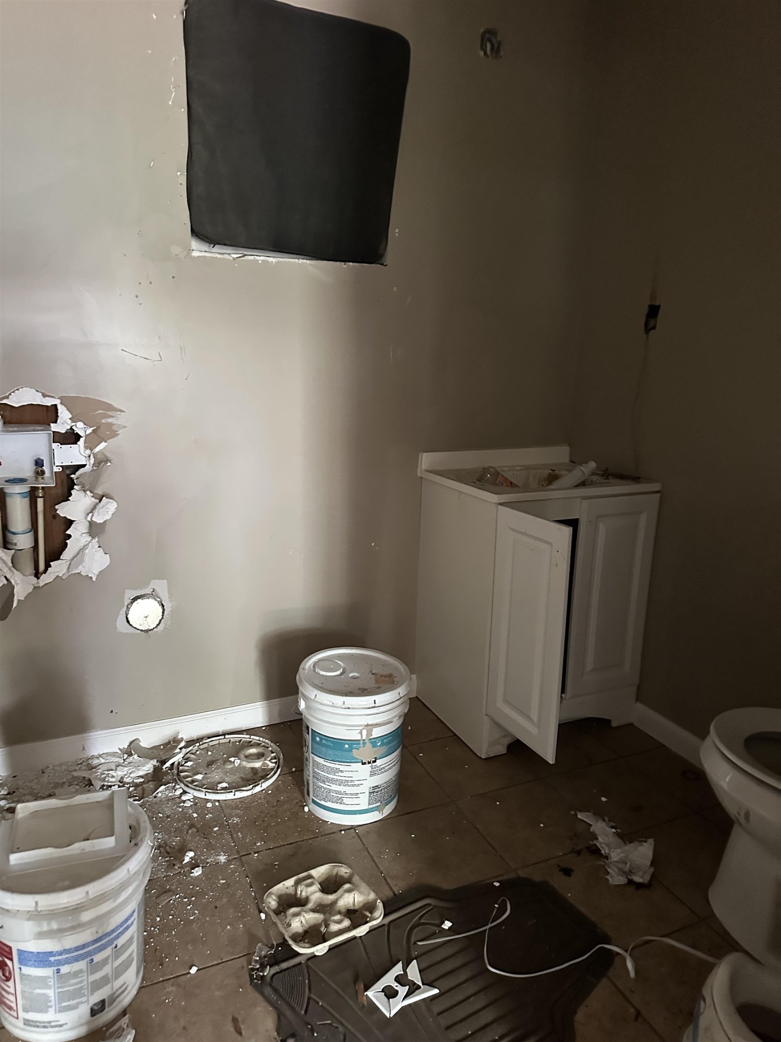 3076 St Croix Place, Unit 92 Memphis, TN 38127 - Photo 7 of 13 a bathroom with a toilet and a sink