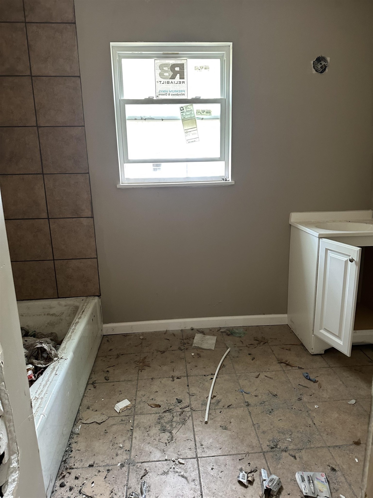 3076 St Croix Place, Unit 92 Memphis, TN 38127 - Photo 10 of 13 a view of a window in an empty room