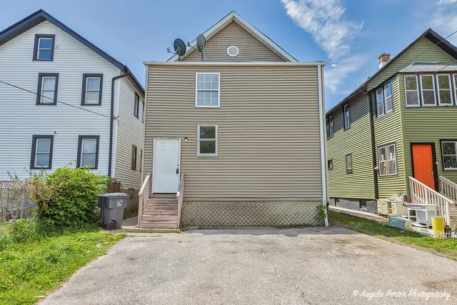 $1,800 | 551 South Martin Luther King Junior Avenue, Unit 2, Waukegan, IL 60085