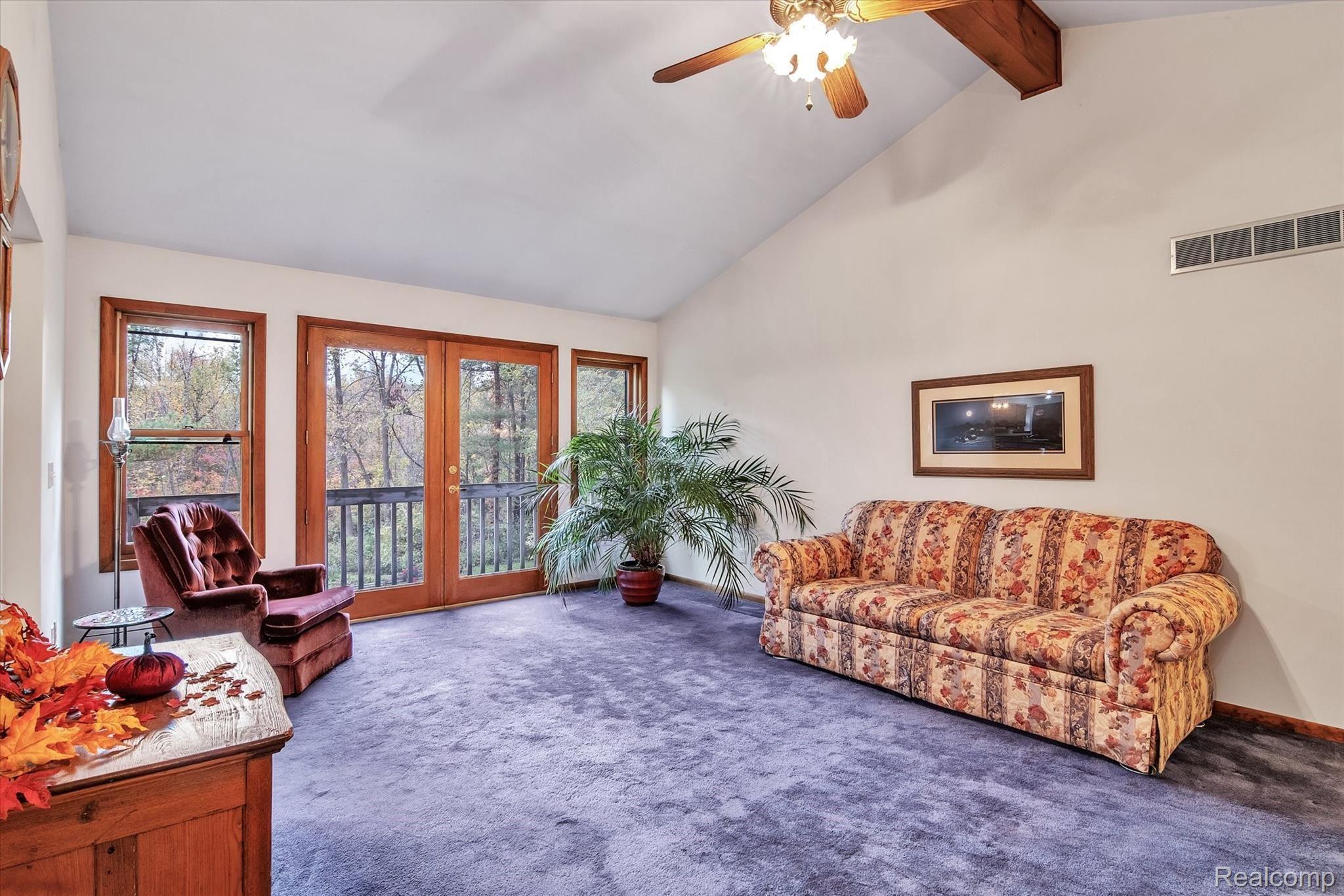 10419 Maple Road Hartland, MI 48353 - Photo 8 of 37 Large living room with vaulted ceiling and access to large deck