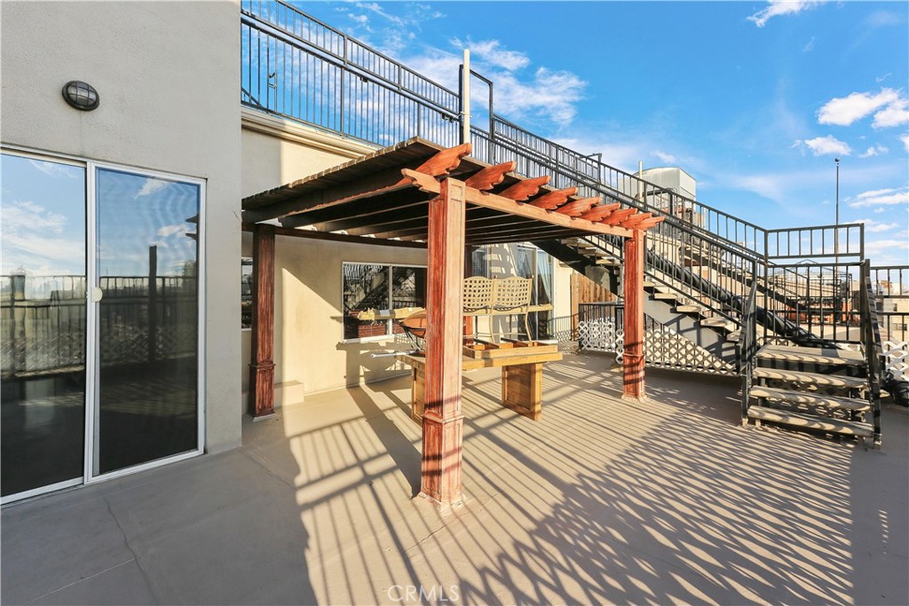 312 West 5th Street, Unit 1204 Los Angeles, CA 90013 - Photo 18 of 22 a view of entryway and hall