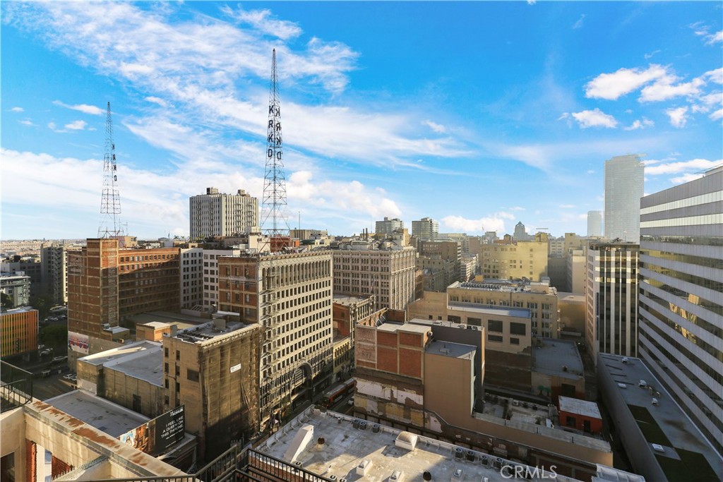 312 West 5th Street, Unit 1204 Los Angeles, CA 90013 - Photo 20 of 22 a city view