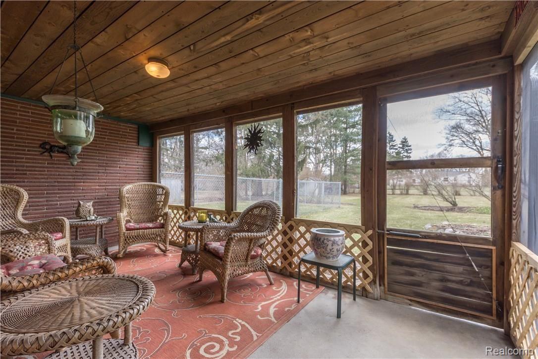 505 Elmhill Road Rochester, MI 48306 - Photo 10 of 25 505 Elmhill-11.jpg