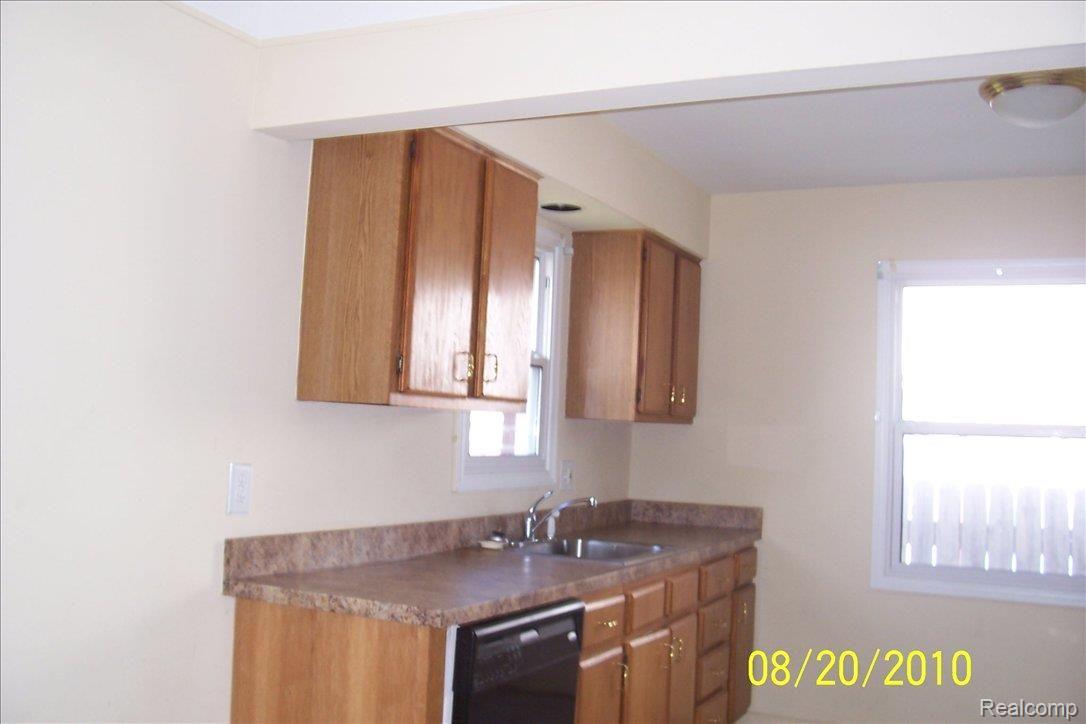 18301 Frazho Road Roseville, MI 48066 - Photo 7 of 14 Kitchen 1