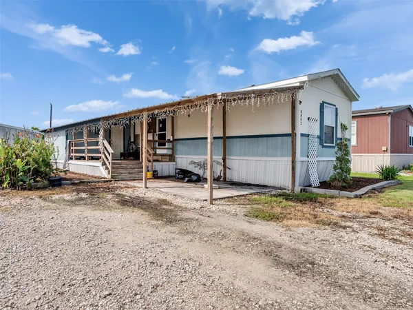 $240,000 | 8802 Los Robles Avenue, Alvin, TX 77511