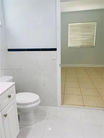 $2,700 | 17415 Northwest 75th Place, Unit 108, Hialeah, FL 33015