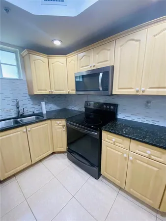 $2,700 | 17415 Northwest 75th Place, Unit 108, Hialeah, FL 33015