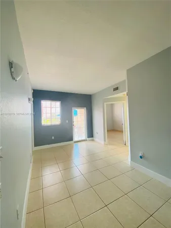 $2,700 | 17415 Northwest 75th Place, Unit 108, Hialeah, FL 33015