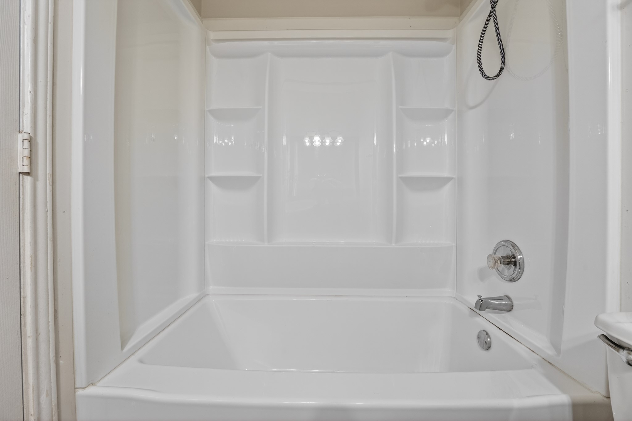 5625 Signal Point Austin, TX 78724 - Photo 11 of 28 Main Bathroom has a tub and shower combo.
