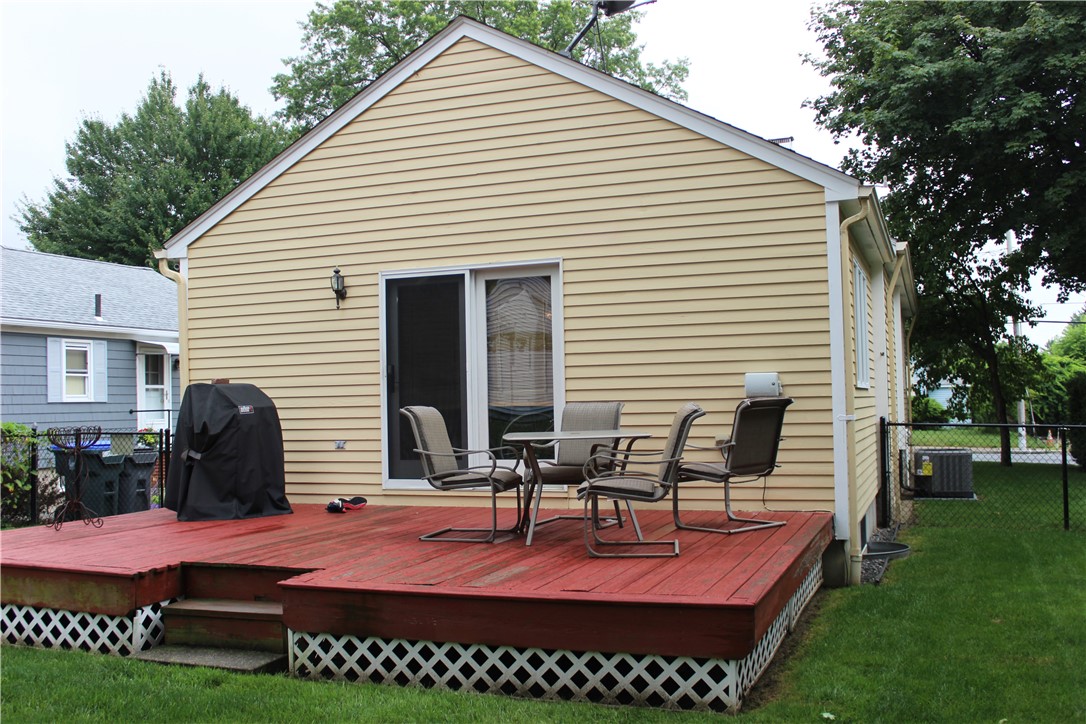 107 Mink Road Providence, RI 02908 - Photo 3 of 26
