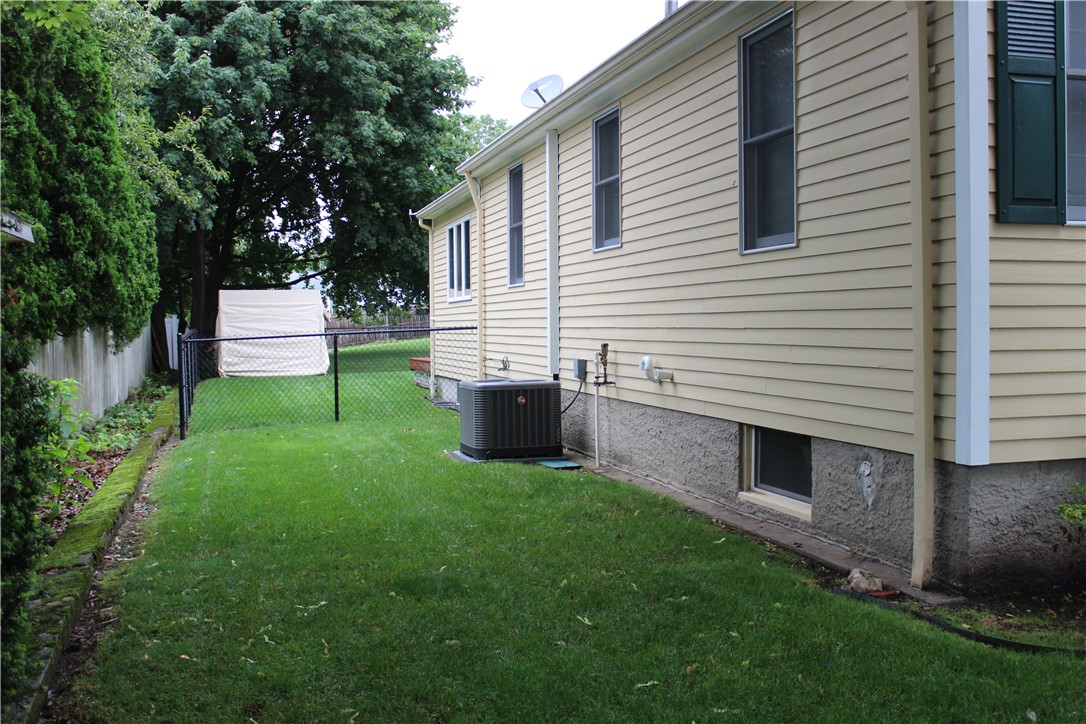 107 Mink Road Providence, RI 02908 - Photo 4 of 26
