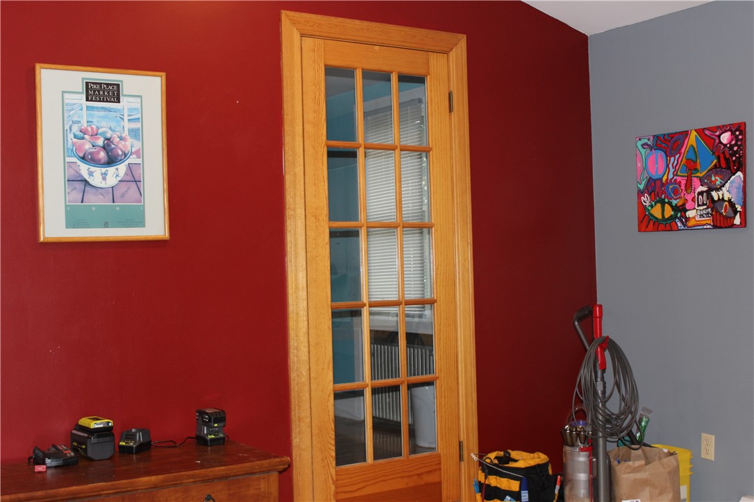 107 Mink Road Providence, RI 02908 - Photo 8 of 26