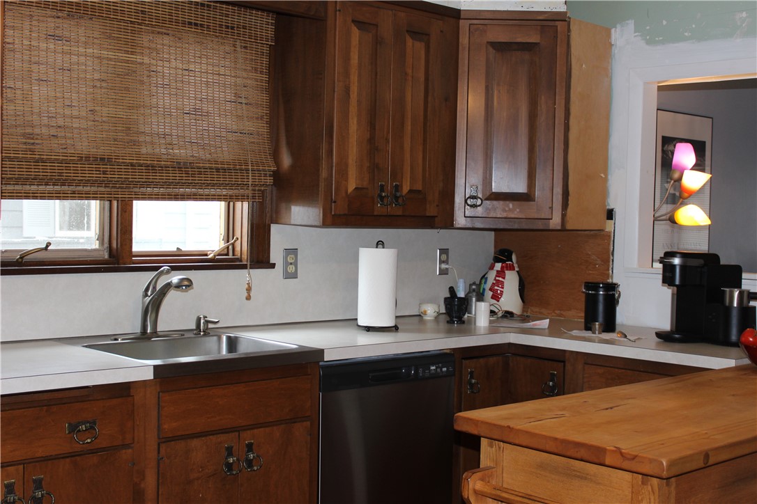 107 Mink Road Providence, RI 02908 - Photo 9 of 26