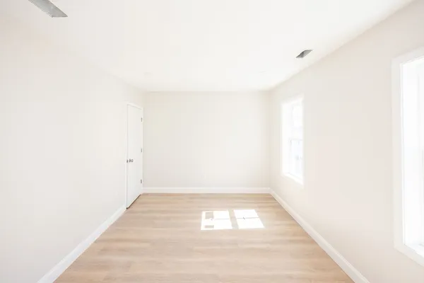 $470,000 | 17 A Mott Street, Worcester, MA 01604