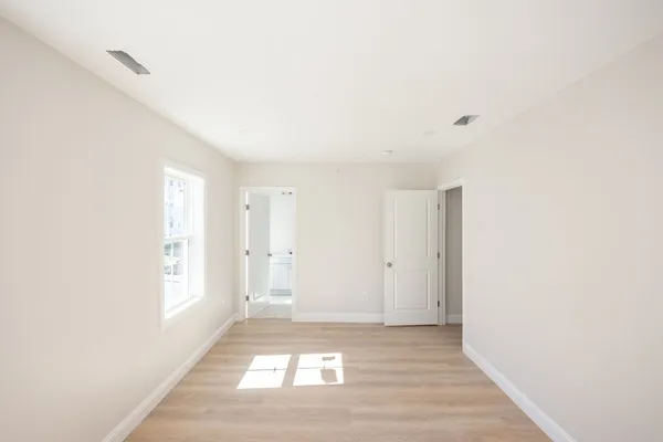 $470,000 | 17 A Mott Street, Worcester, MA 01604