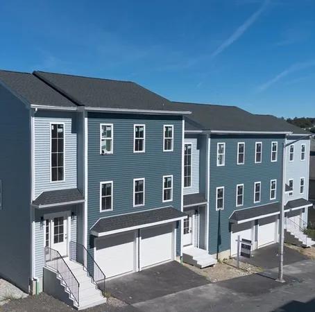 $470,000 | 17 A Mott Street, Worcester, MA 01604