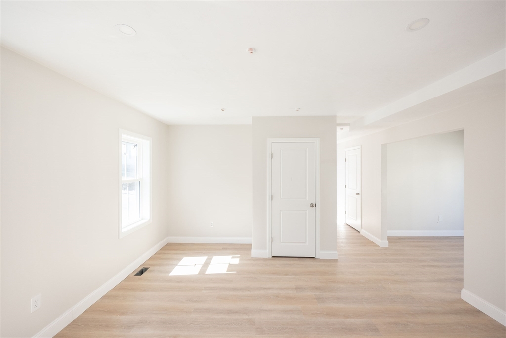 17 A Mott Street Worcester, MA 01604 - Photo 3 of 19