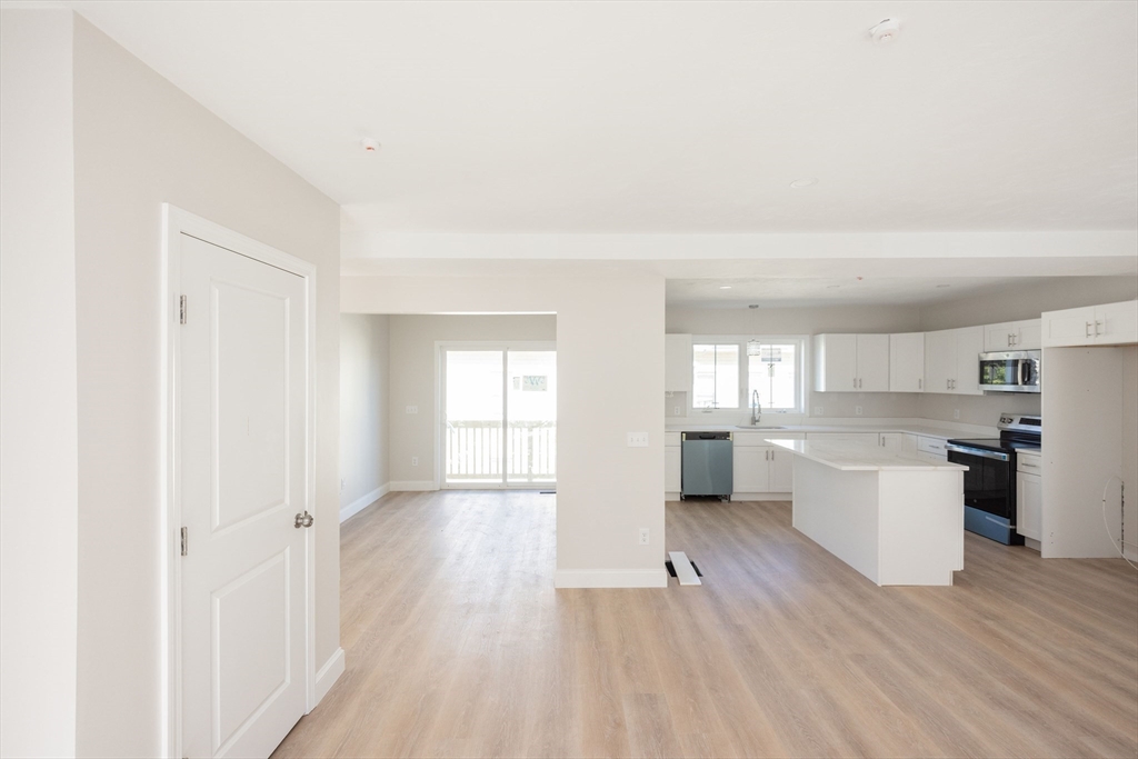 17 A Mott Street Worcester, MA 01604 - Photo 4 of 19