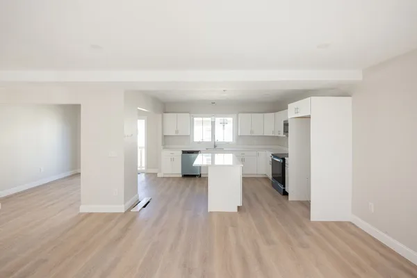 $470,000 | 17 A Mott Street, Worcester, MA 01604