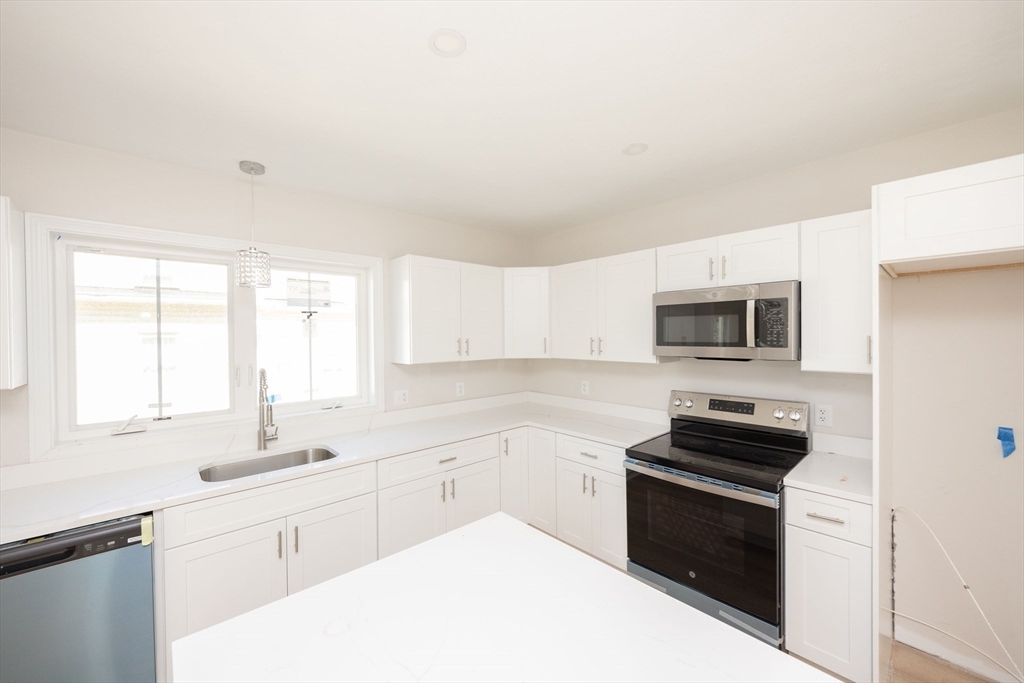 17 A Mott Street Worcester, MA 01604 - Photo 7 of 19