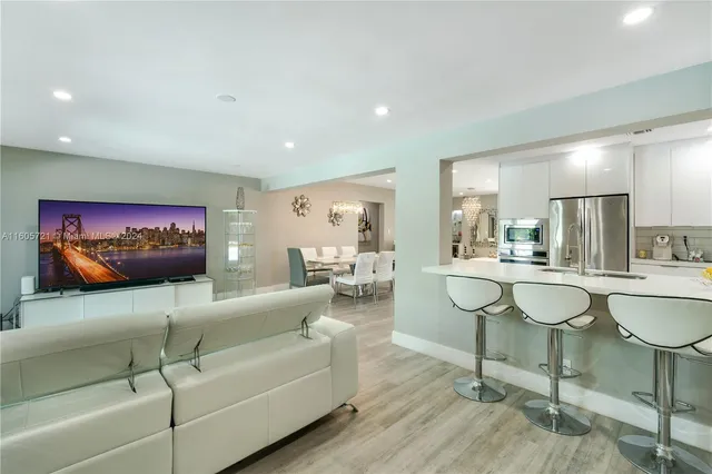 $1,115,000 | 2701 Northeast 52nd Street, Lighthouse Point, FL 33064