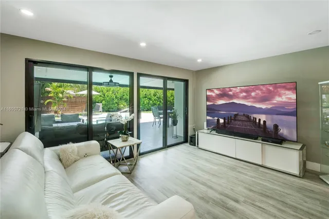 $1,115,000 | 2701 Northeast 52nd Street, Lighthouse Point, FL 33064