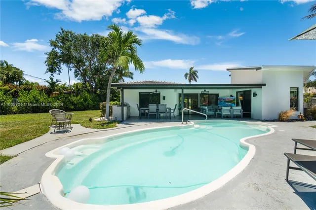 $1,115,000 | 2701 Northeast 52nd Street, Lighthouse Point, FL 33064