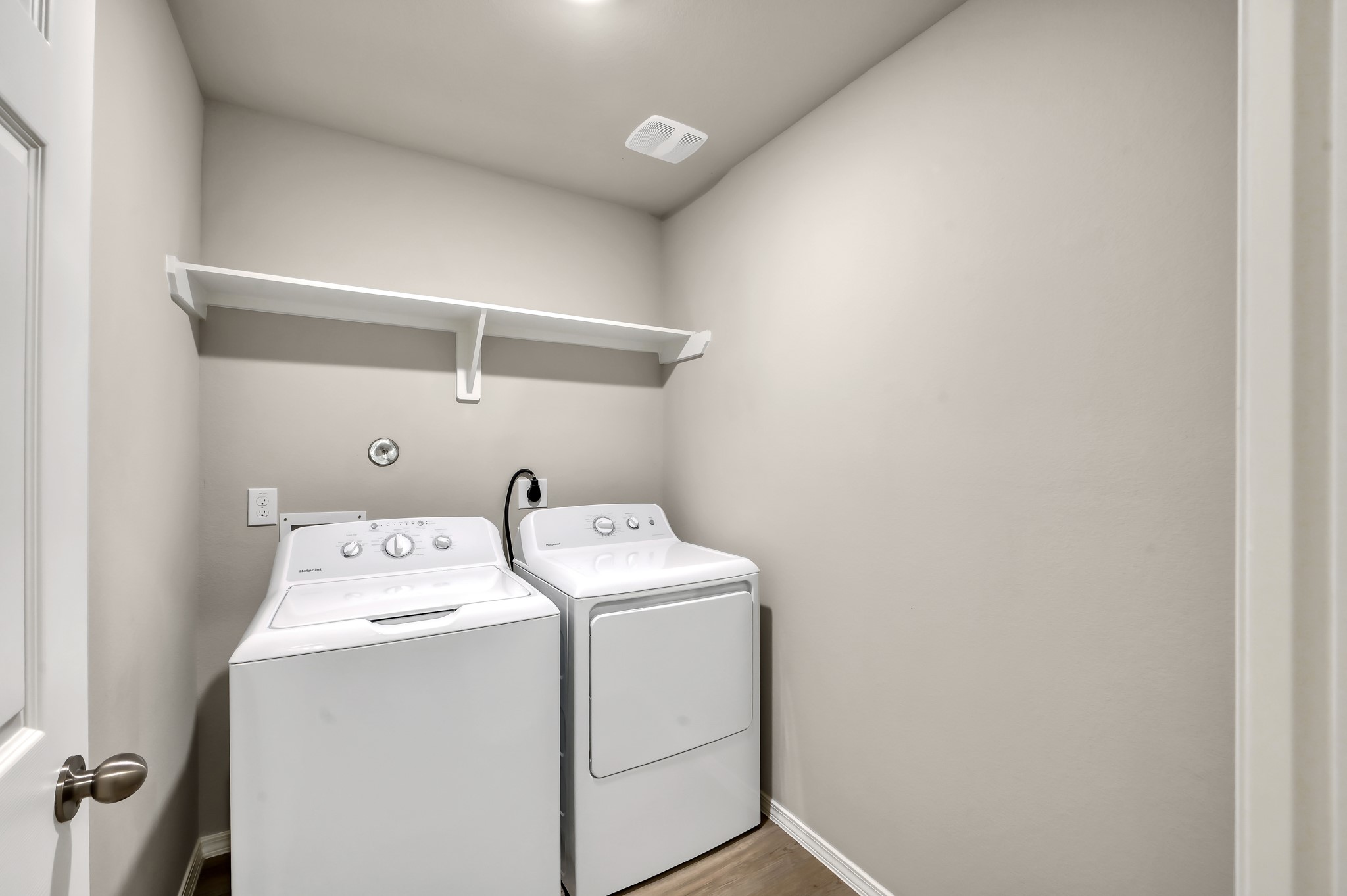 514 Dalloway Street Conroe, TX 77316 - Photo 16 of 27 Dedicated laundry area with washer and dryer included