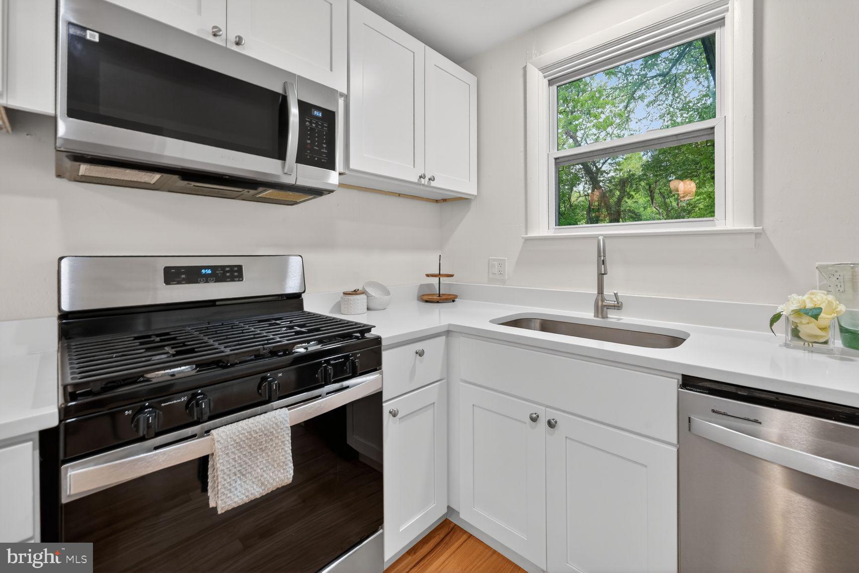 9717 Capitol View Avenue Silver Spring, MD 20910 - Photo 7 of 16