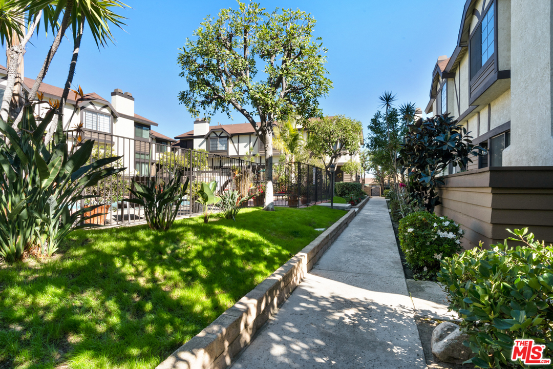 19355 Sherman Way, Unit 33 Reseda, CA 91335 - Photo 19 of 22 a picture of palm trees