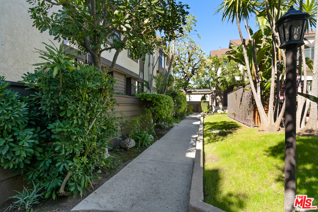 19355 Sherman Way, Unit 33 Reseda, CA 91335 - Photo 21 of 22 a view of a backyard
