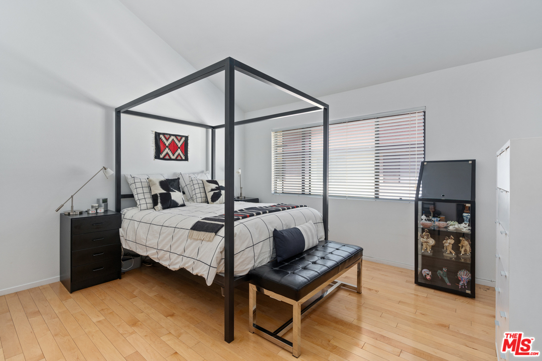 19355 Sherman Way, Unit 33 Reseda, CA 91335 - Photo 9 of 22 a bedroom with furniture and a painting on the wall