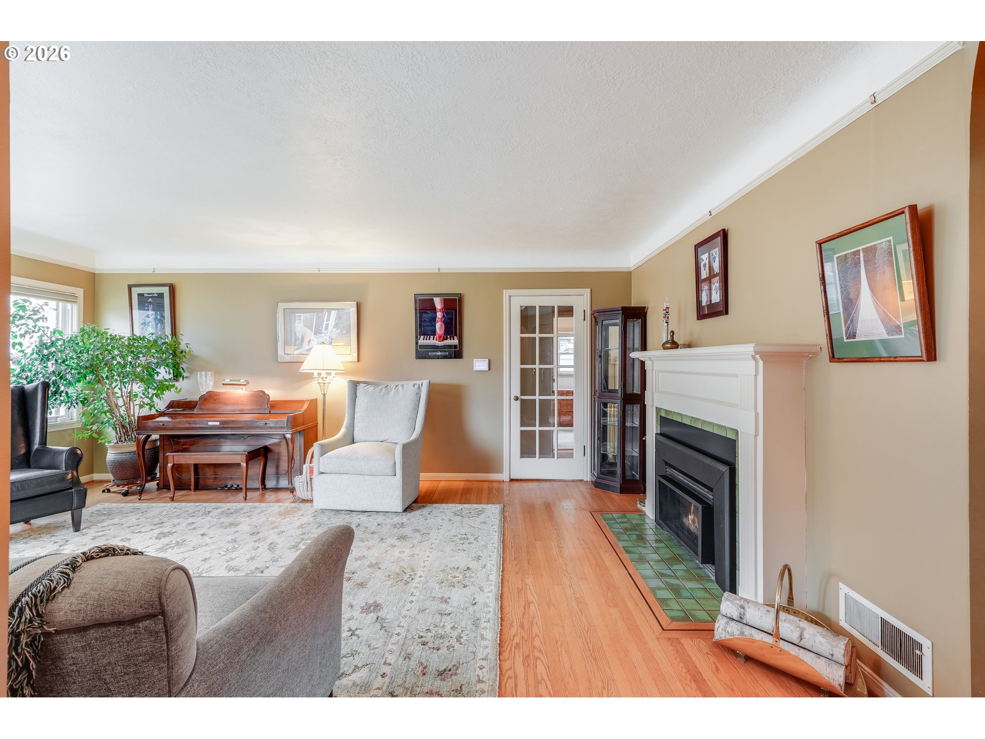 4446 Northeast Irving Street Portland, OR 97213 - Photo 7 of 37 Living Room