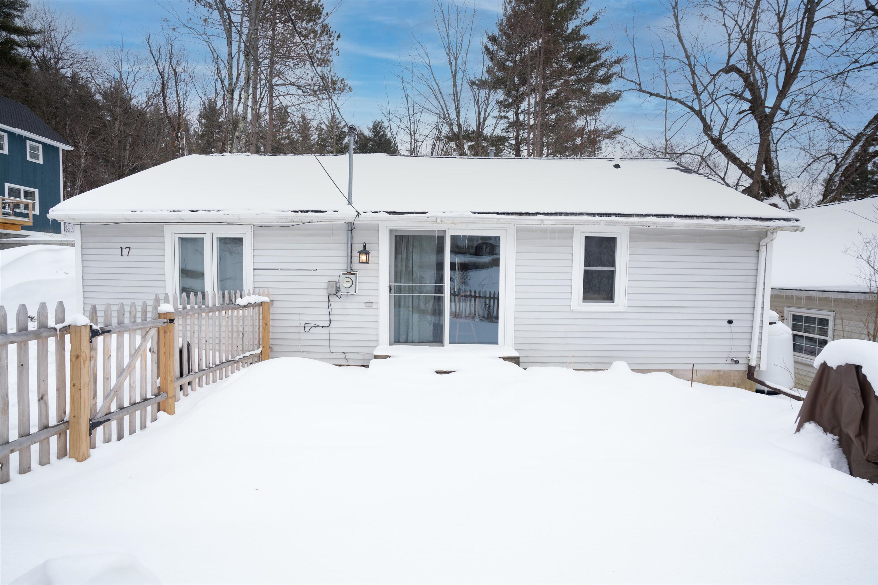 17 Hill St Extension Waterbury, VT 05676 - Photo 7 of 35