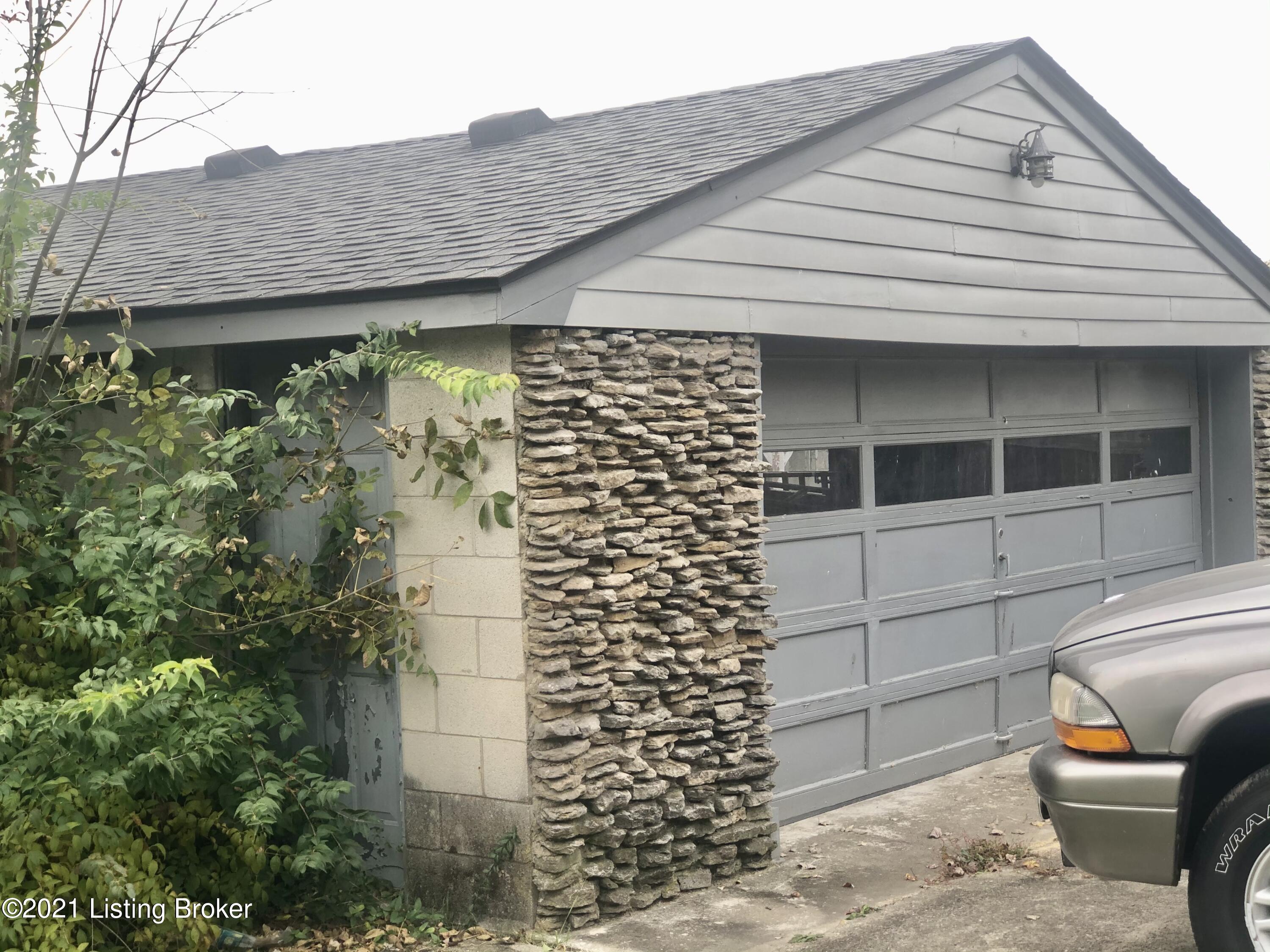 830 Palatka Road Louisville, KY 40214 - Photo 46 of 52 Super 2 Car Garage!
