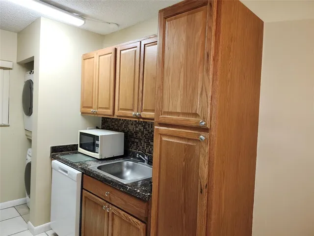 $1,905 | 545 Trace Circle, Unit 105, Deerfield Beach, FL 33441