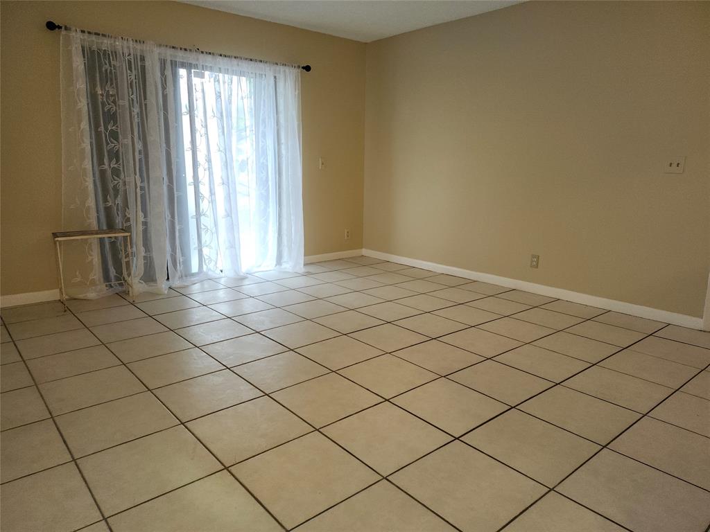 545 Trace Circle, Unit 105 Deerfield Beach, FL 33441 - Photo 21 of 44 a view of a room and window