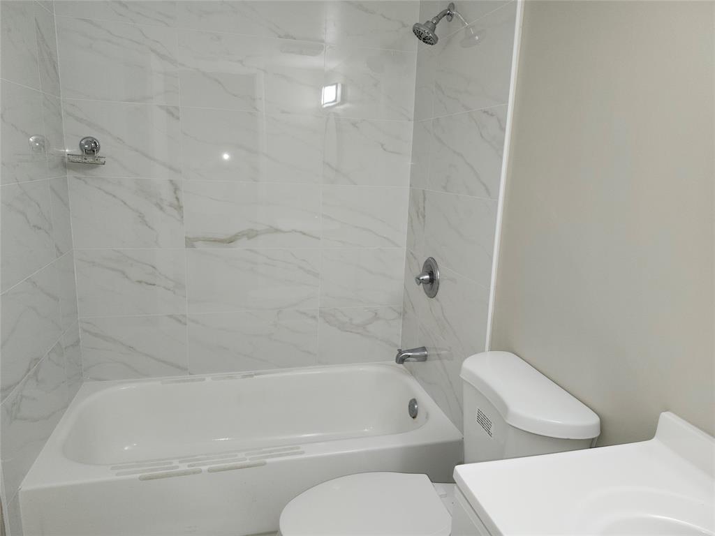 545 Trace Circle, Unit 105 Deerfield Beach, FL 33441 - Photo 24 of 44 a bathroom with a toilet and bathtub