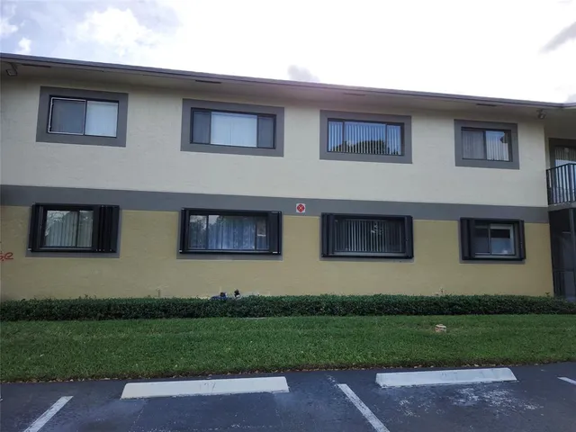 $1,905 | 545 Trace Circle, Unit 105, Deerfield Beach, FL 33441